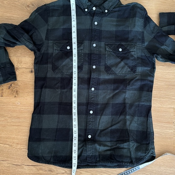 EVERLANE Men’s. Gingham Flannel Button Down - Picture 8 of 8